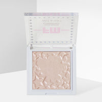 Wet n Wild Fantasy Maker Highlighter Halo Effect Wet n Wild Fantasy Maker Highlighter Halo Effect