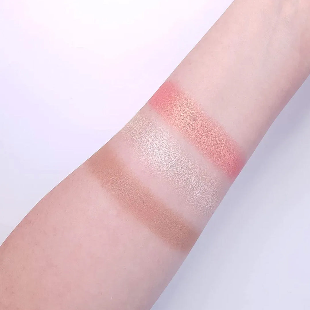 Makeup Revolution Ultra Brightening Contour Kit Ultra Fair C01 Makeup Revolution Ultra Brightening Contour Kit Ultra Fair C01