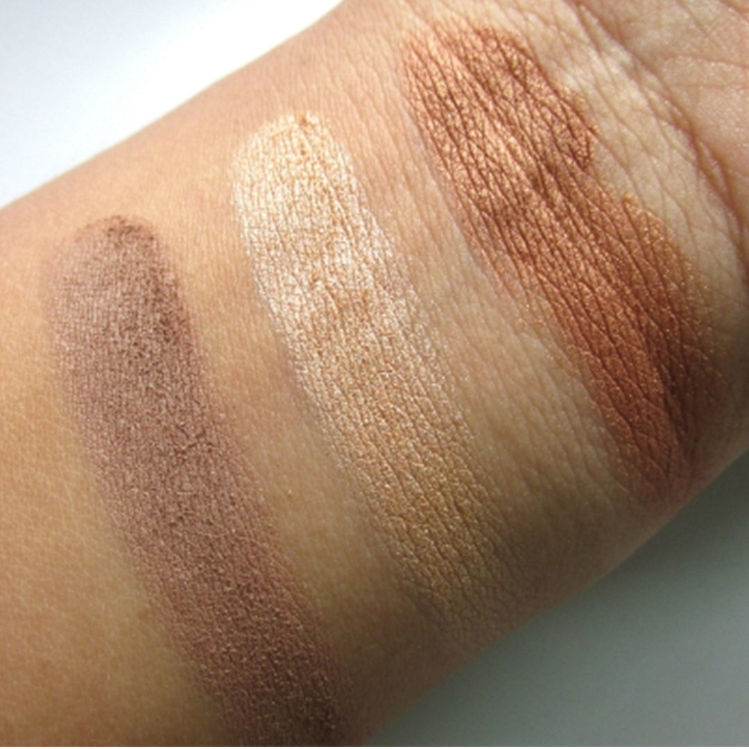 Makeup Revolution Ultra Brightening Contour Kit Ultra Light/Medium C04