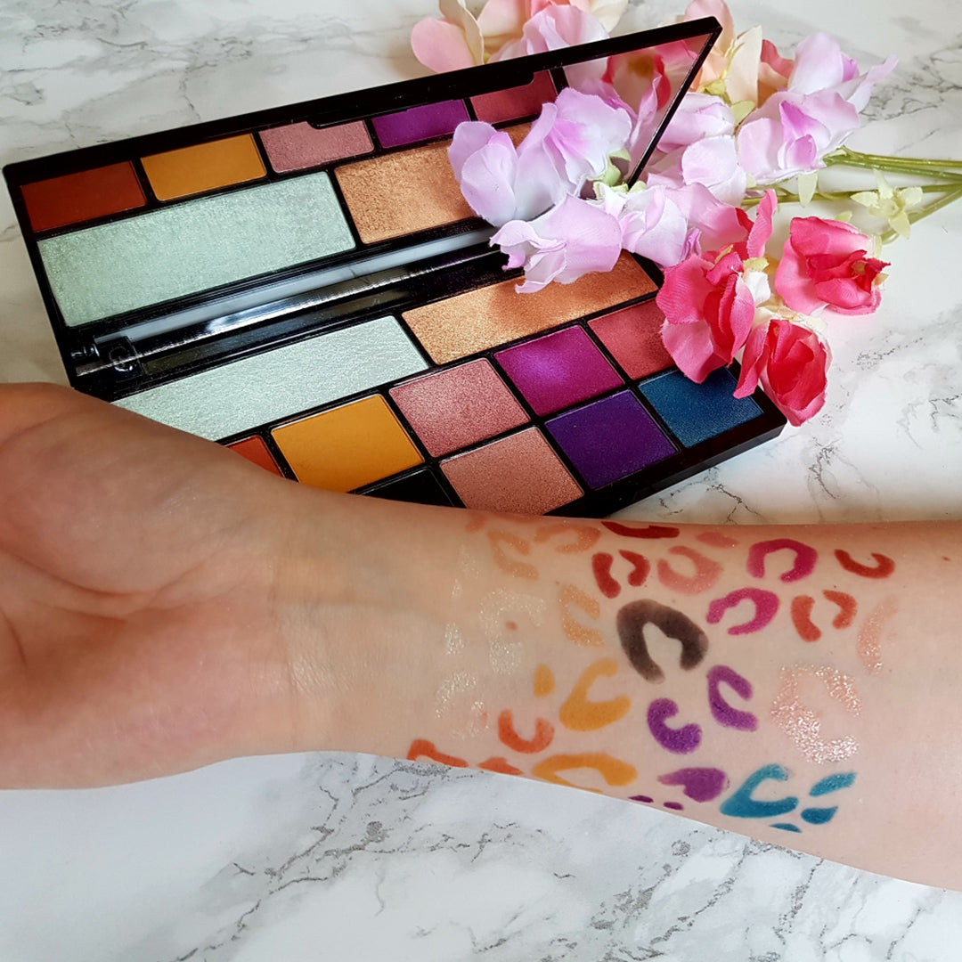 Makeup Revolution X Carmi Kiss Of Fire Palette