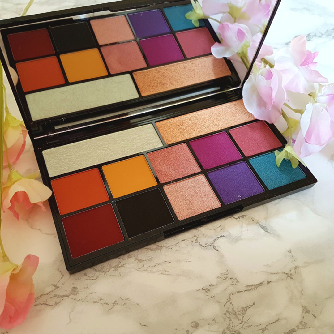 Makeup Revolution X Carmi Kiss Of Fire Palette