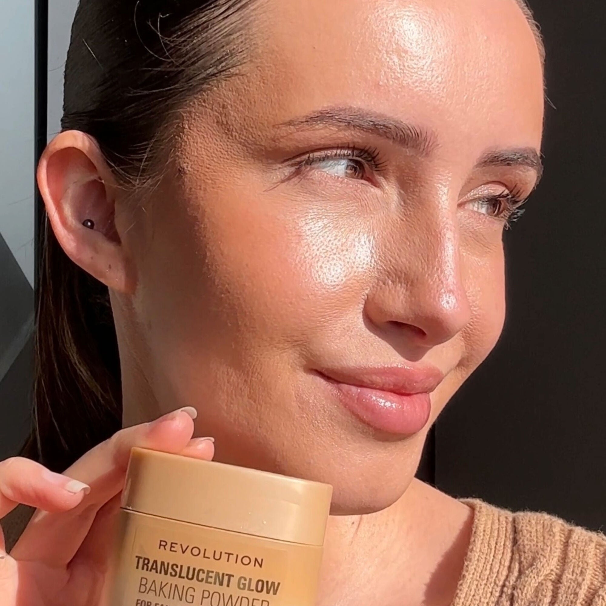Revolution Translucent Glow Loose Baking Powder